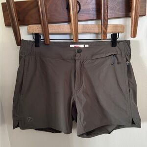 Fjallraven High Coast Trail Shorts, Mountain Gray, size 40 EU. US 8/10, 30-31 in